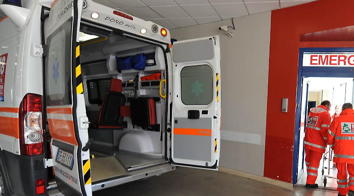 Moto si scontra con un trattore: 69enne soccorso e trasferito in ospedale