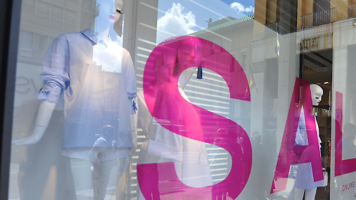 Saldi al via da sabato 5 luglio. La stima di Confesercenti Arezzo: "Spesa media a testa tra i 150 e i 200 euro"