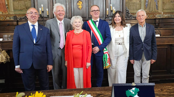 Frances Mayes ha firmato: è cittadina italiana. "Le nuvole, le albe e 35 anni fa scelsi Bramasole"