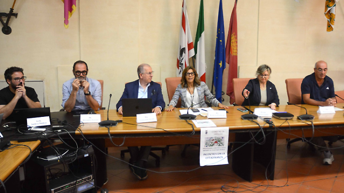Nuove antenne per la telefonia mobile: tra i residenti c'è chi è preoccupato e chi invece non vede l'ora per avere il segnale