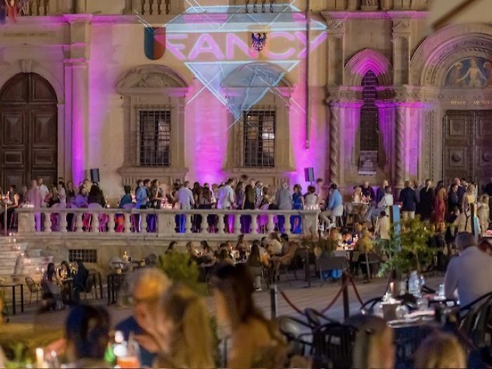 Festa in piazza Grande