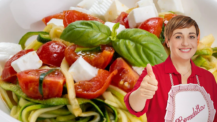 Fatto in casa da Benedetta, scopri la ricetta creativa perfetta per l'estate: ecco come preparare gli spaghetti di zucchine