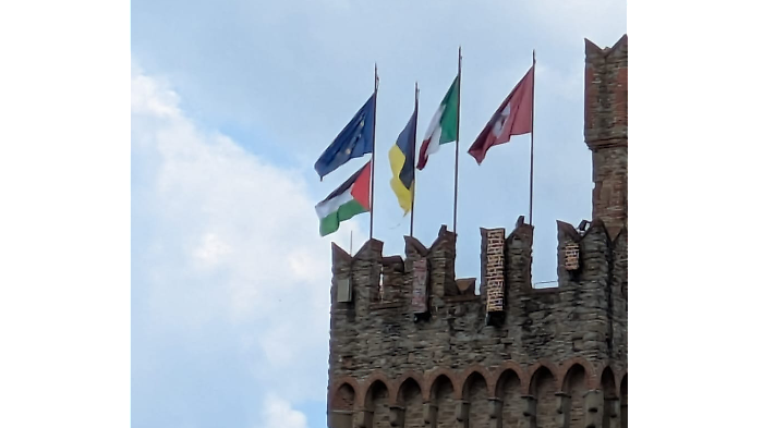 Rivendicato il blitz in Comune con la bandiera della Palestina sulla torre: "Siamo stati noi"