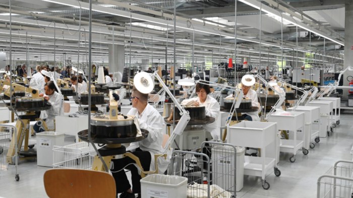 Prada continua ad assumere e potenzia i suoi siti produttivi. L'ex Lebole con Bertelli sarà un cantiere volano di lavoro
