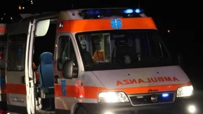 Incidente stradale all'alba alle porte di Arezzo: due ventenni feriti