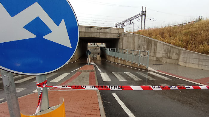 Pioggia e vento, danni alla Fiera Antiquaria. Giani: "Siamo vicini agli operatori e agli aretini". Tanti: "Nubifragio violento"