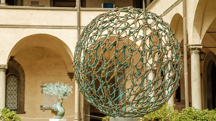 A Firenze la mostra dedicata alle sculture di Andrea Roggi: ecco Humanitas, la Forza dell'amore