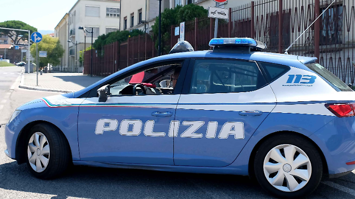 Spaccio di cocaina dall'auto: 39enne arrestato dalla polizia. Disposti i domiciliari