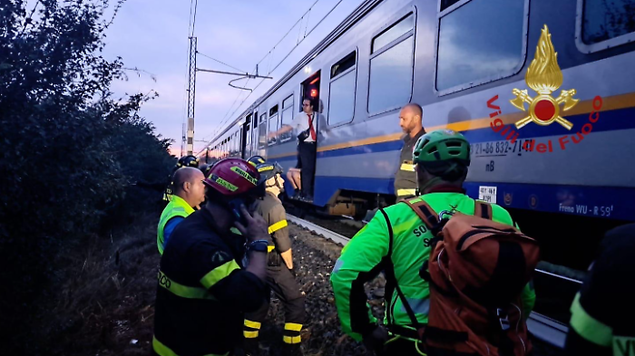 Treno fermo a Terontola
