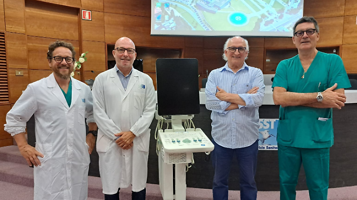 Un nuovo ecografo per le sale operatorie dell'ospedale di Arezzo. Donazione del Calcit
