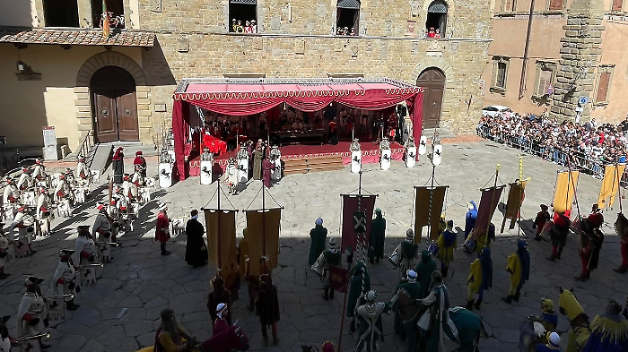 Giostra, estratto l'ordine delle carriere: Porta Crucifera la prima a scendere sulla lizza, poi Sant'Andrea, Santo Spirito e Porta del Foro