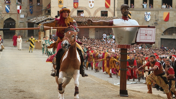 La Chimera torna a ruggire. Le emozioni della 148esima Giostra e la vittoria di Porta del Foro. Così le carriere