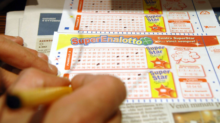 Vincite da 10 mila euro al Superenalotto non ritirate: una nell'Aretino, sette in Toscana