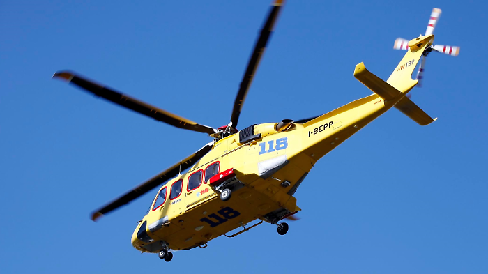 Scontro tra un'auto e una moto in via Anconetana: 50enne trasferito a Careggi con l'elisoccorso