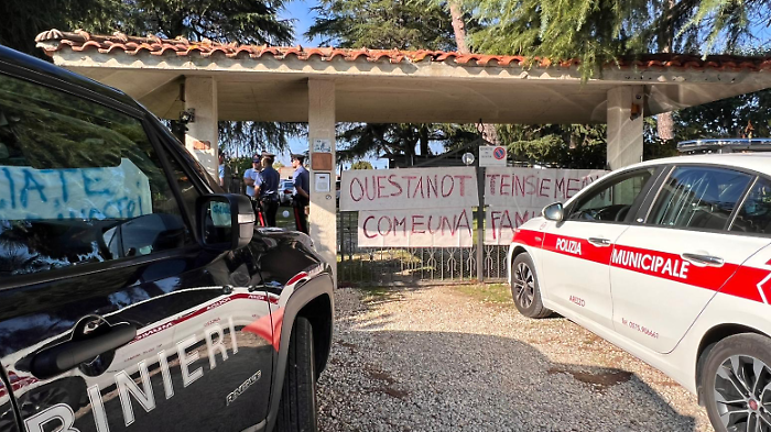 Sgombero coatto per gli anziani ospiti delle case di riposo ritenute abusive dalla Procura: iniziate le operazioni