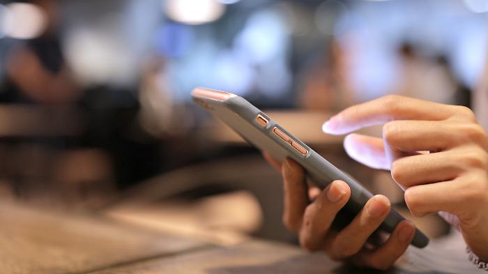 iOS 26 debutta oggi: cosa cambia e come aggiornare l&rsquo;iPhone