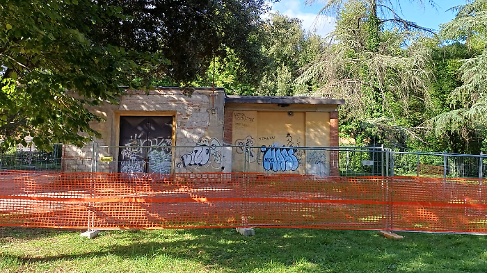 Parco del Pionta, via ai lavori per la demolizione della palazzina ex officina
