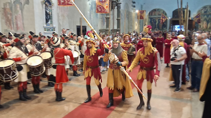 Giostra, emozione giallocremisi al Te Deum per la lancia d'oro, prossima data la grande Cena della vittoria