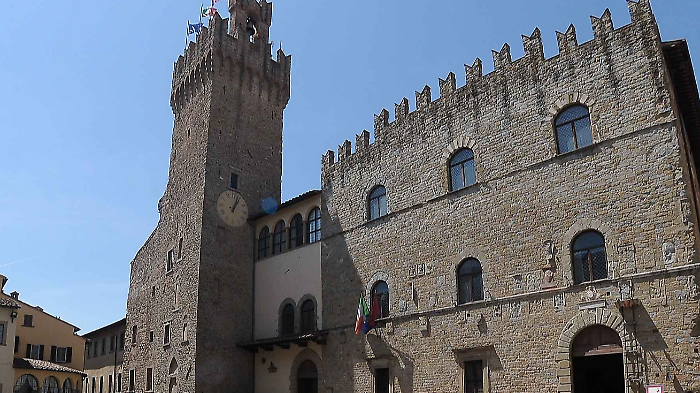 Multa all'auto della Casa Pia. Il Comune di Arezzo: "Sanzione ineccepibile, corretto l'operato dell'agente della polizia municipale"