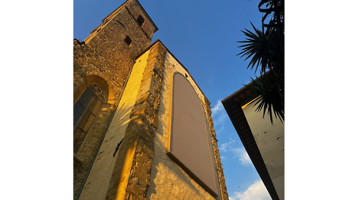 Ad Arezzo architettura tessile per proteggere la Cappella Bacci e gli affreschi di Piero della Francesca