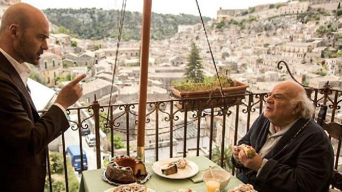 Il rito dei cannoli e l&rsquo;ironia del dottor Pasquano: scopri chi era l'attore Marcello Perracchio e le battute diventate iconiche 