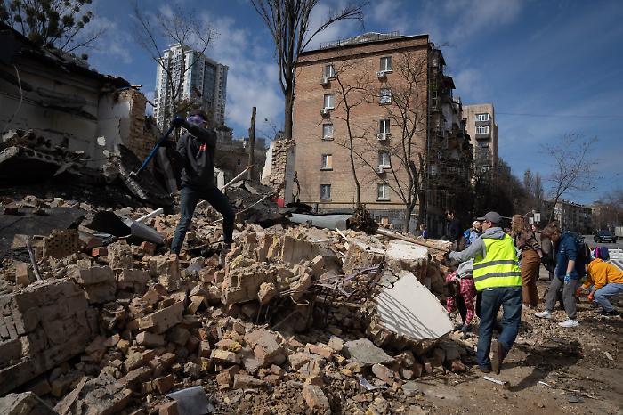 Un'immagine dall'Ucraina distrutta