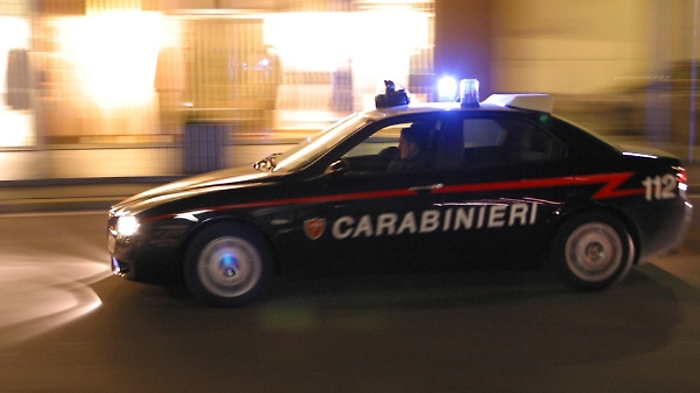 Rissa nella notte: arrivano le forze dell'ordine, una ventina gli identificati