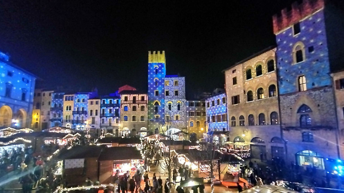 Arezzo Città del Natale, è iniziato il conto alla rovescia. Si parte il 15 novembre. Appuntamento con i Mercatini e la ruota panoramica