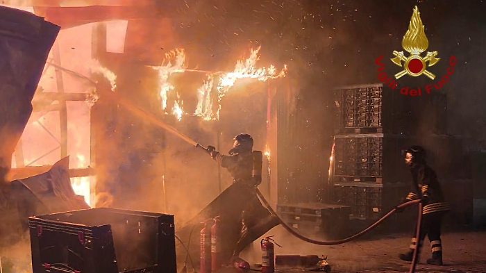Incendio alla Mb