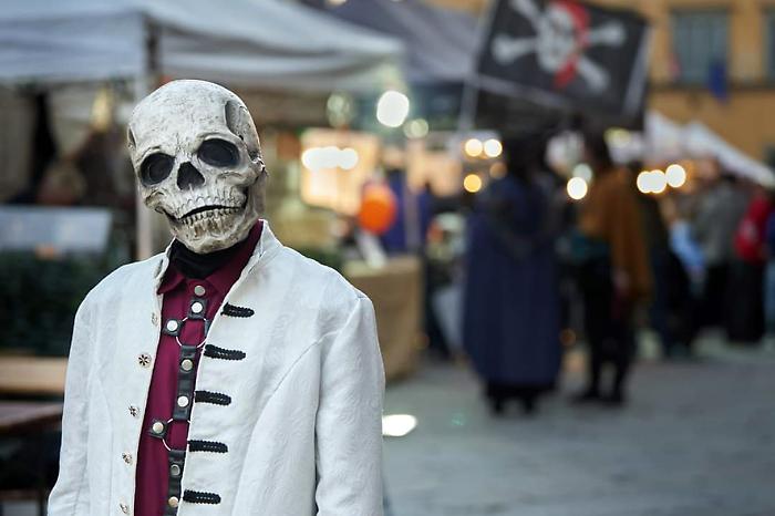 La città di Halloween, il borgo si trasforma tra duoco, magia e leggende. Tre giorni di eventi
