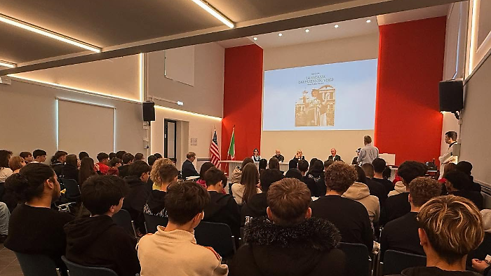 Studenti realizzano podcast su Giusy la Ragazza dai pantaloni verdi vittima dell'Heysel elaborando il libro