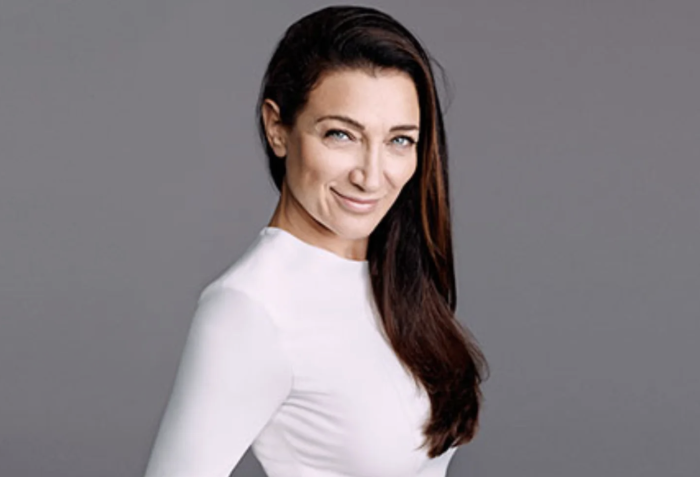 Elisabetta Franchi: dal processo per stalking a nuove accuse. Il dito medio su Instagram e champagne aggravano la posizione