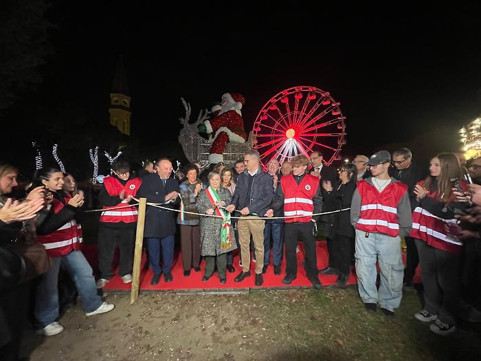 Taglio del nastro alla Città del Natale