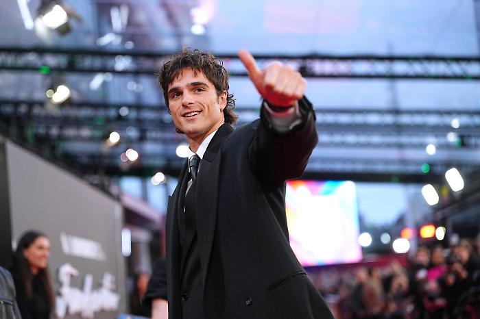 Jacob Elordi, rivelata una foto dell'attore da adolescente: il tributo dell'ex college