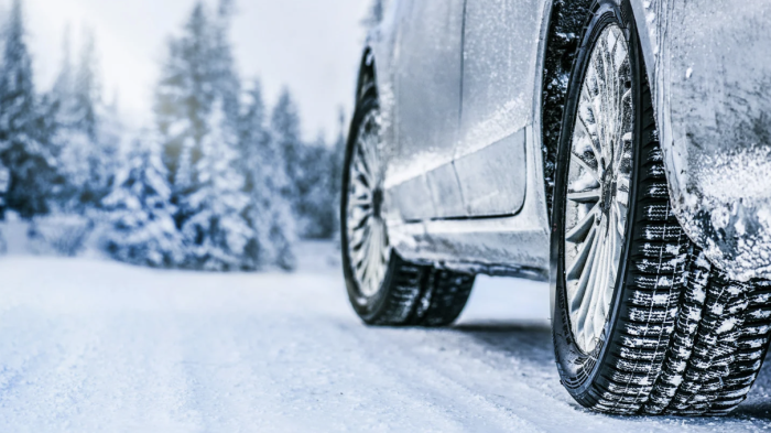 Gomme invernali e catene da neve: tutto quello che dice la legge e come evitare sanzioni fino a 345 euro