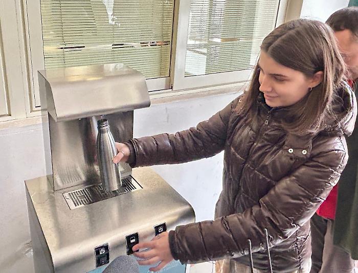 La rivoluzione dell'acqua consapevole, fontanelli nelle scuole per dire addio alla plastica
