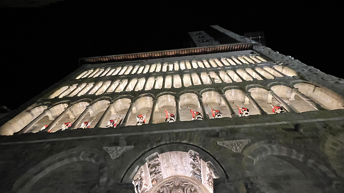 Splende la Pieve dopo il restauro della facciata. Da Patrizio Bertelli donazione di un milione di euro per i lavori