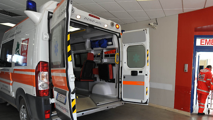 Bambina di 4 anni investita vicino alla scuola: soccorsa e trasferita all'ospedale San Donato