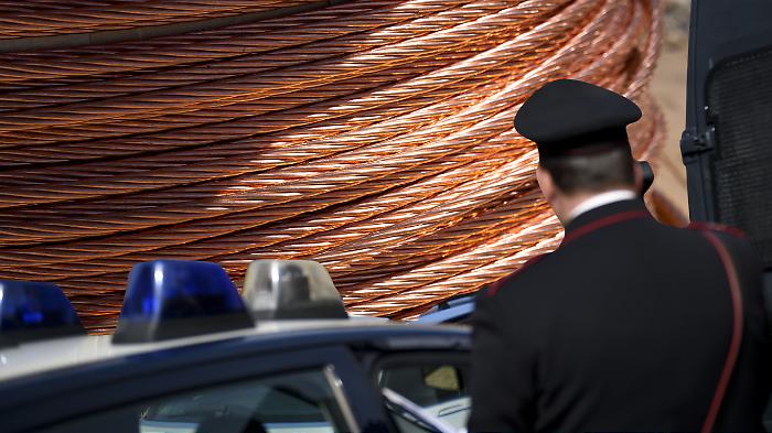 Maxi furto di rame da 250 mila euro, smantellata la banda. In tre finiscono in manette