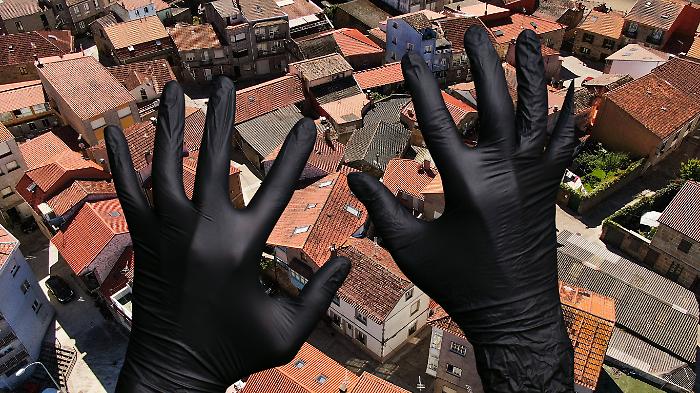 Le mani sulle case: dentro la mente dei ladri. Come scelgono le abitazioni, come le controllano, come agiscono. Per difendersi non bastano allarmi e videosorveglianza