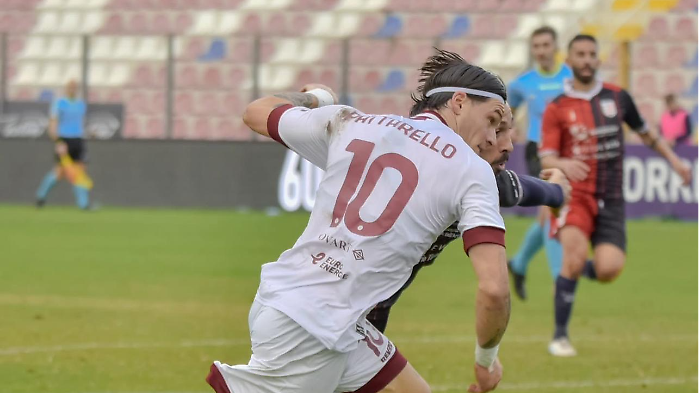 Un momento della partita a Sassari