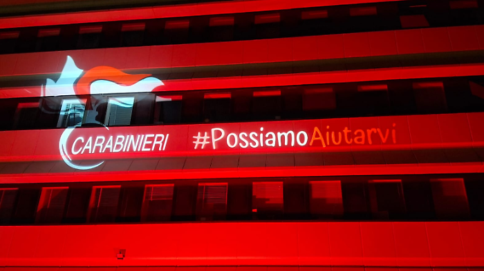 La caserma illuminata