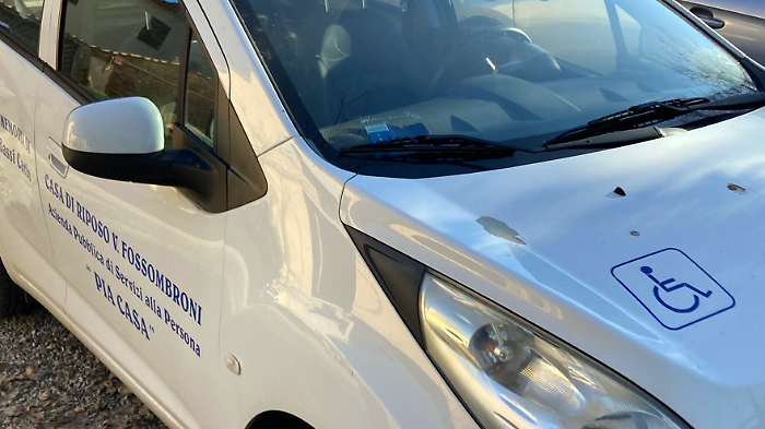 Multata l'auto della casa di riposo. Il direttore della Casa Pia: "Penalizzati dai lavori, ora anche la sanzione"