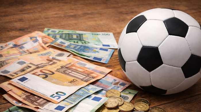 Arezzo in serie B, ecco chi ci crede sempre pi&ugrave;: secondo i bookmakers amaranto super favoriti. Le quote