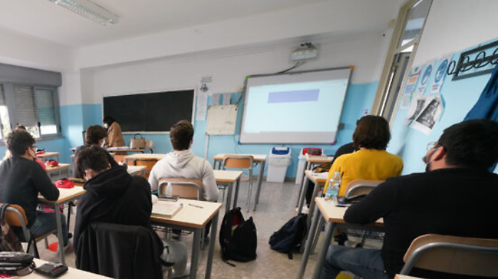 Dai progetti dell'istituto Marcelli di Foiano all'intervista a Luciano Tagliaferri, nuovo direttore dell'Ufficio scolastico regionale della Toscana: sfoglia l'inserto Scuola & lavoro