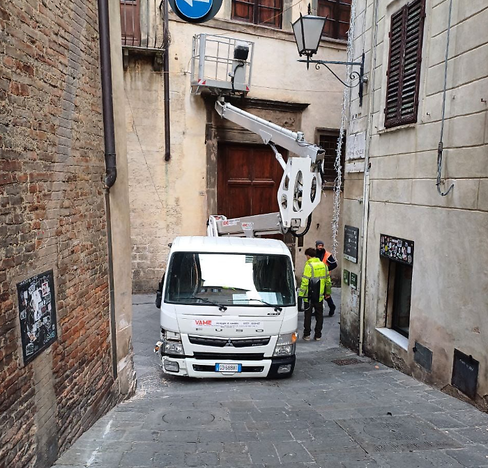 mezzo sfrenato via monna agnese siena