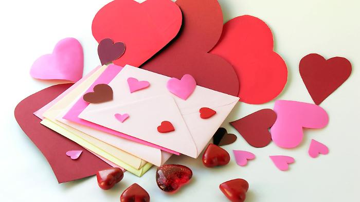 Per San Valentino scrivi la tua frase d'amore e inviala al Corriere: sar&agrave; pubblicata nel quotidiano del 14 febbraio