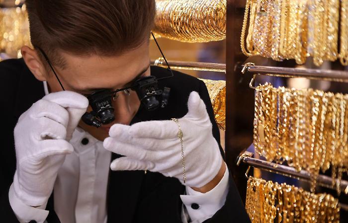 La nuova geografia dell&rsquo;oro in Italia: in 12 anni chiuse oltre 5.400 gioiellerie. Ma i miliardi aumentano. I posti di lavoro e dove si guadagna di pi&ugrave;