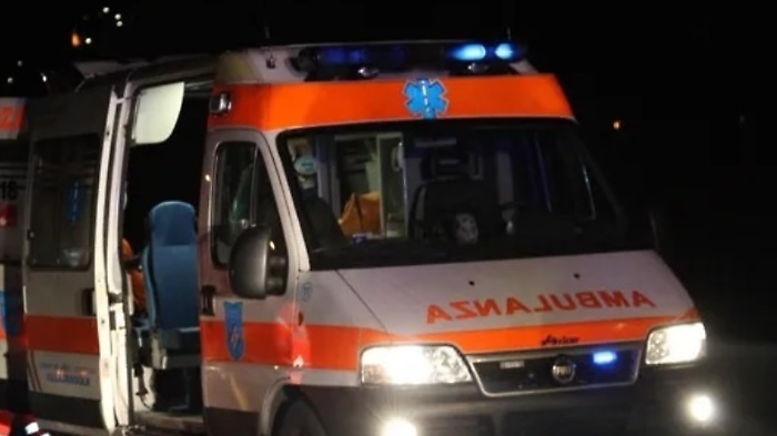 Ciclista ferito in un incidente in viale Amendola: soccorso e trasportato al policlinico di Siena