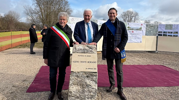 Giani, Polcri e Ghinelli alla posa della prima pietra per il nuovo Ponte Buriano: un'opera da 21 milioni di euro